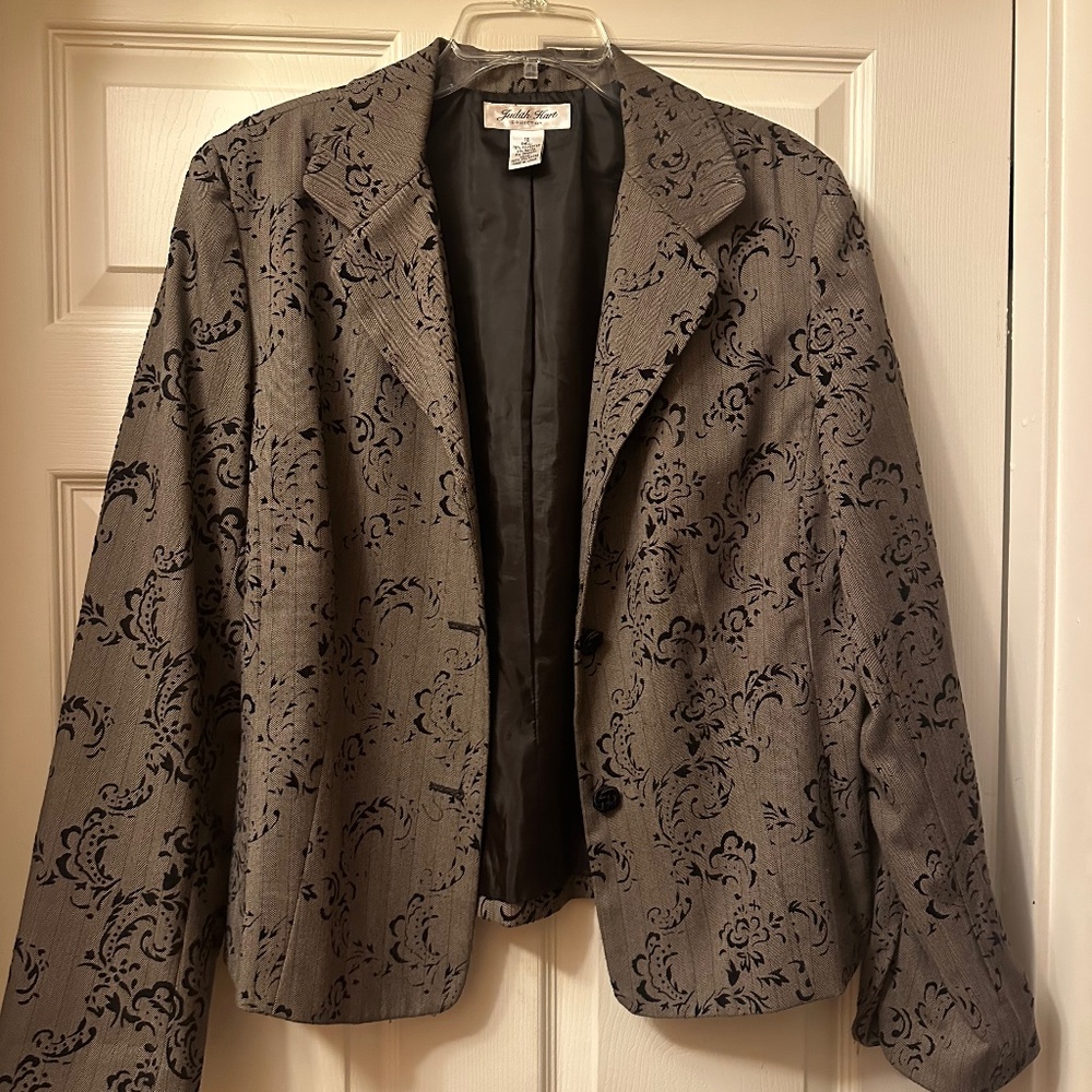 Judith Hart || Brown Blazer w/Dark brown Design || Size 16